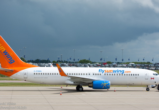 B737