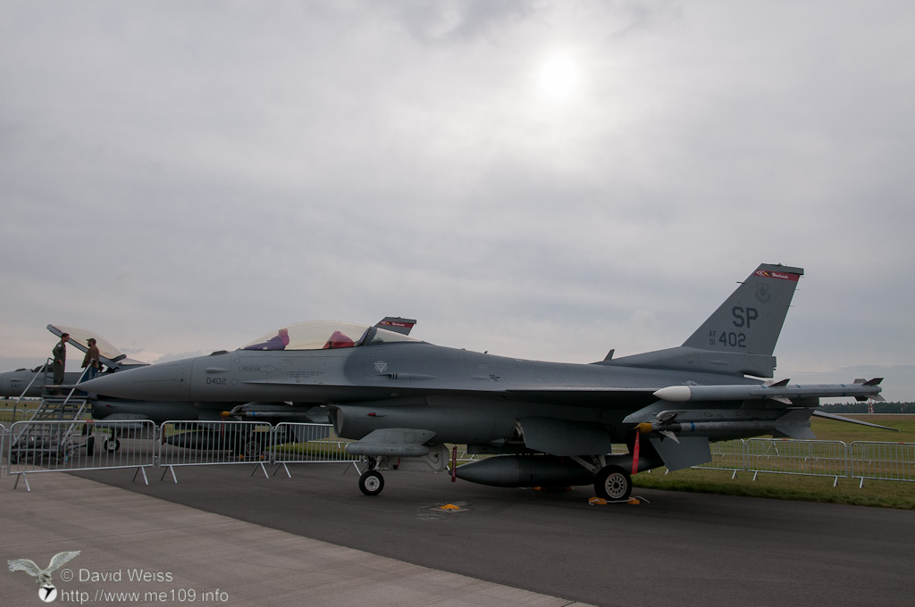F-16_Fighting_Falcon_DSC_5946.jpg