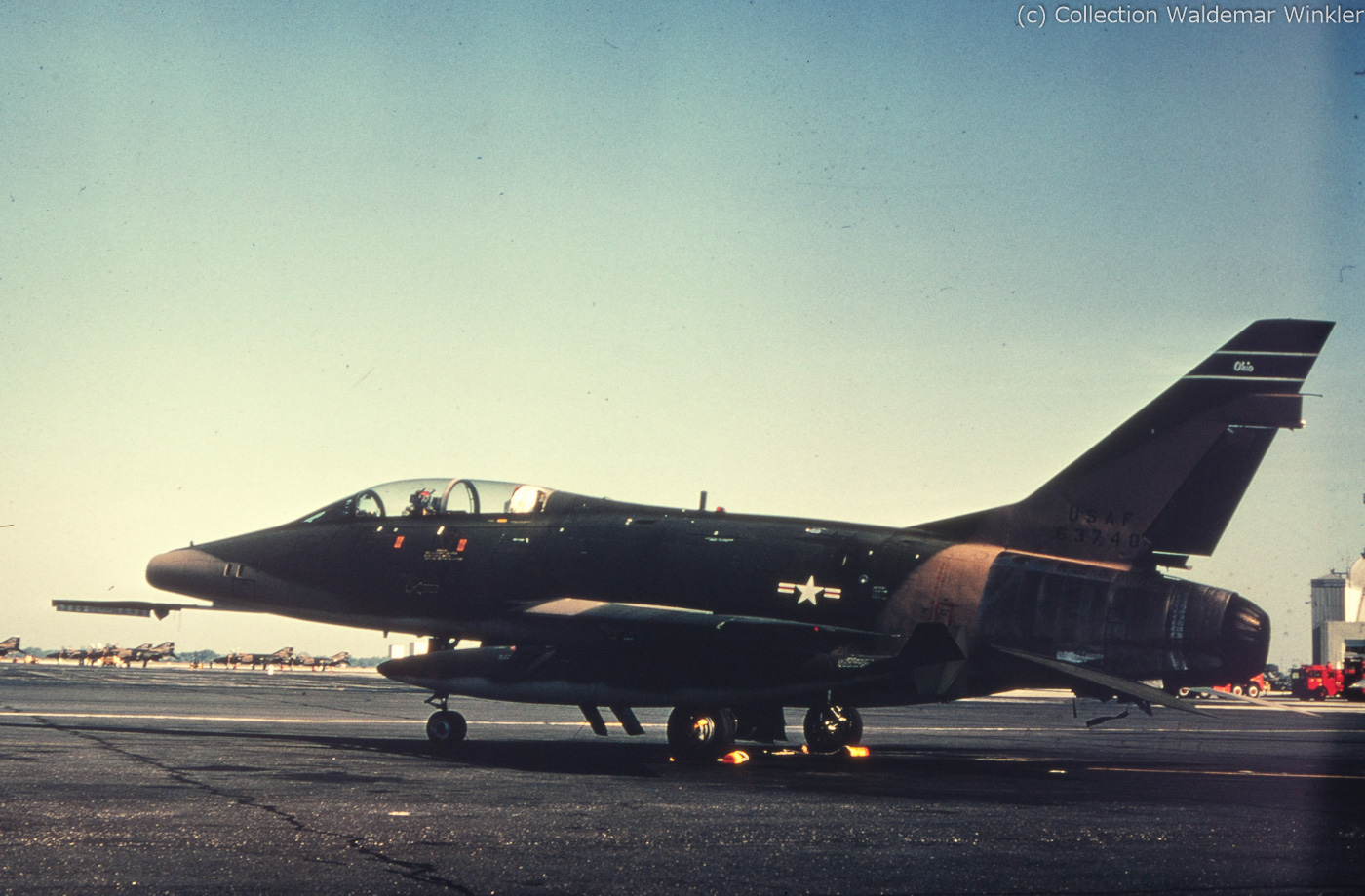 F-100_Super_Sabre_DSC_3555.jpg