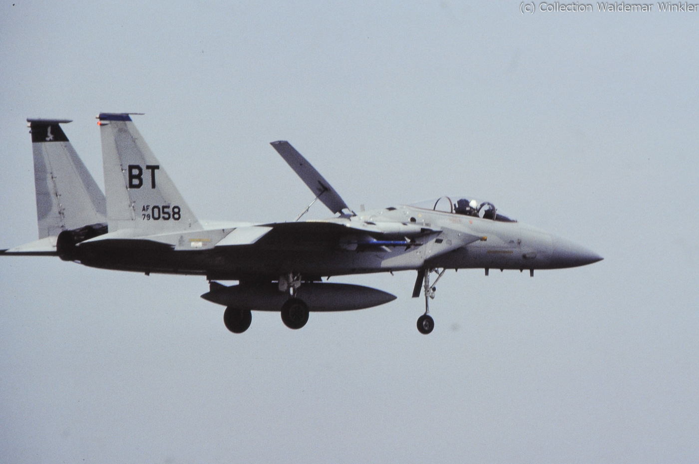 F-15A_Strike_Eagle_DSC_2889.jpg