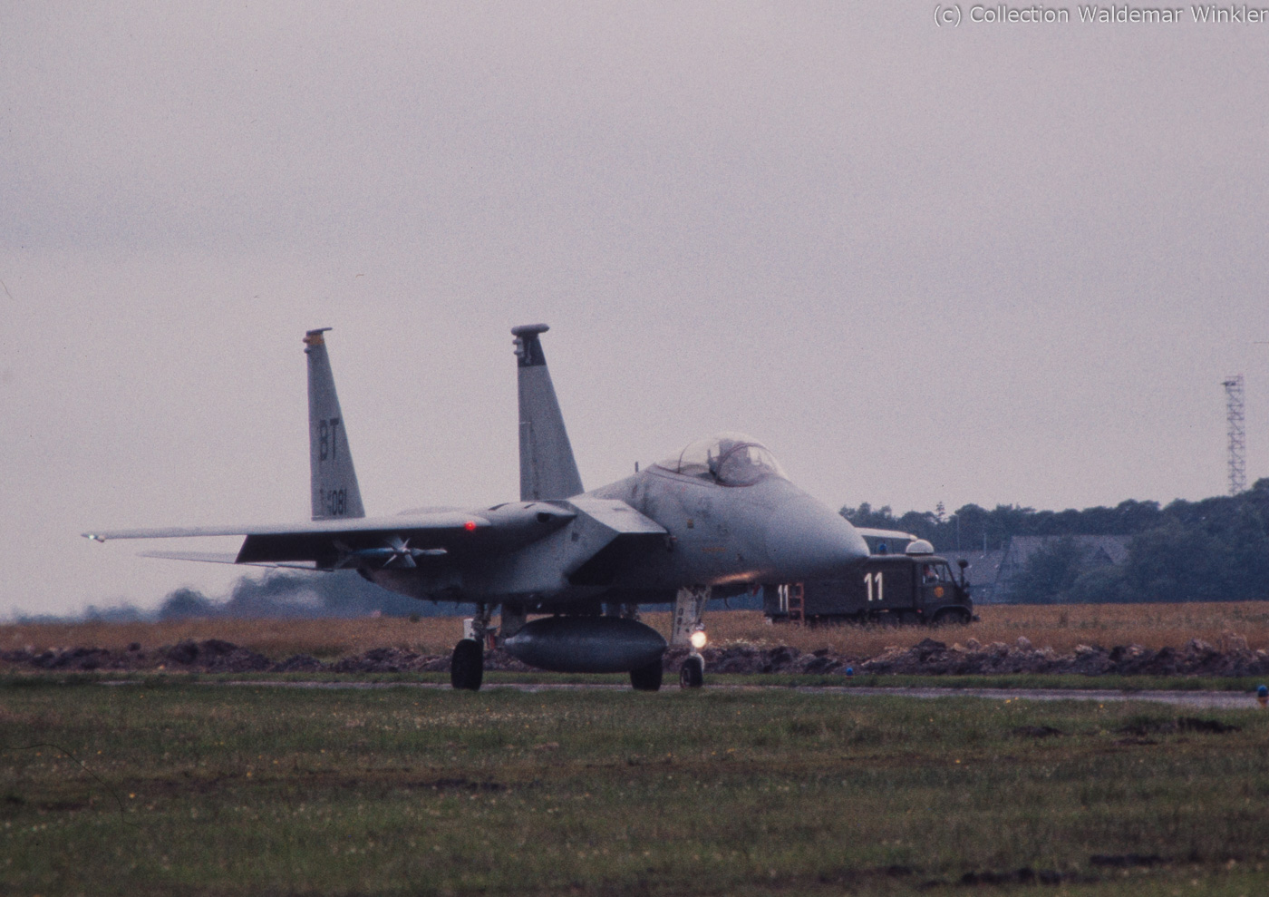 F-15A_Strike_Eagle_DSC_3280.jpg