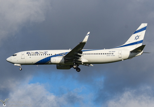 B737