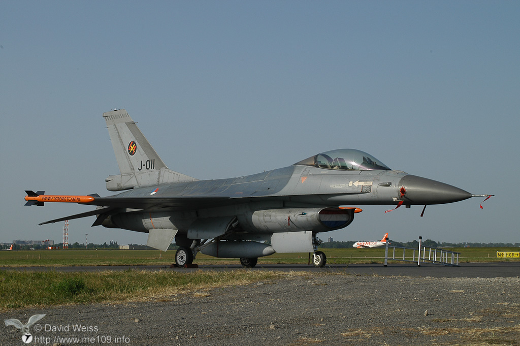 F-16_Fighting_Falcon_DSC_0098.jpg