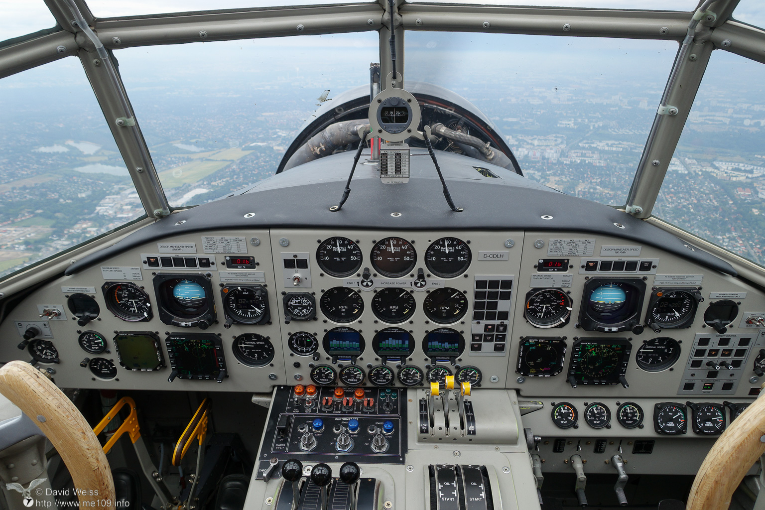 Ju_52_Cockpit_DSC06409.jpg
