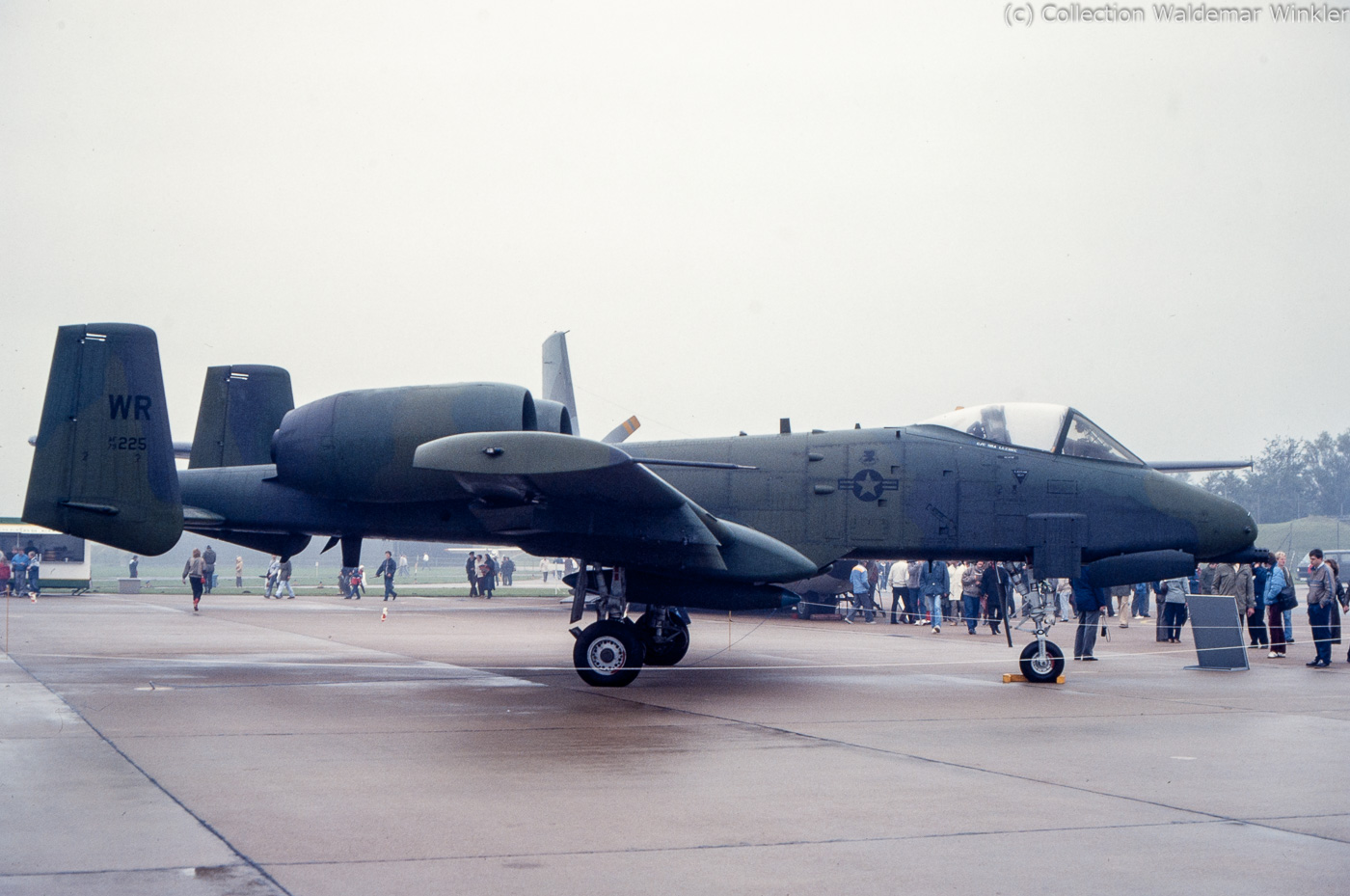 A-10_Thunderbolt_II_DSC_3174.jpg