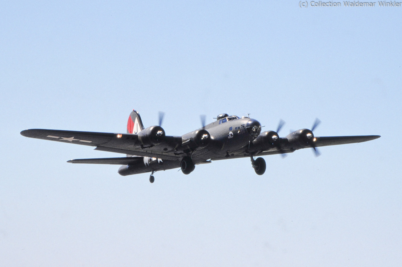 B-17_Flying_Fortress_DSC_2300.jpg