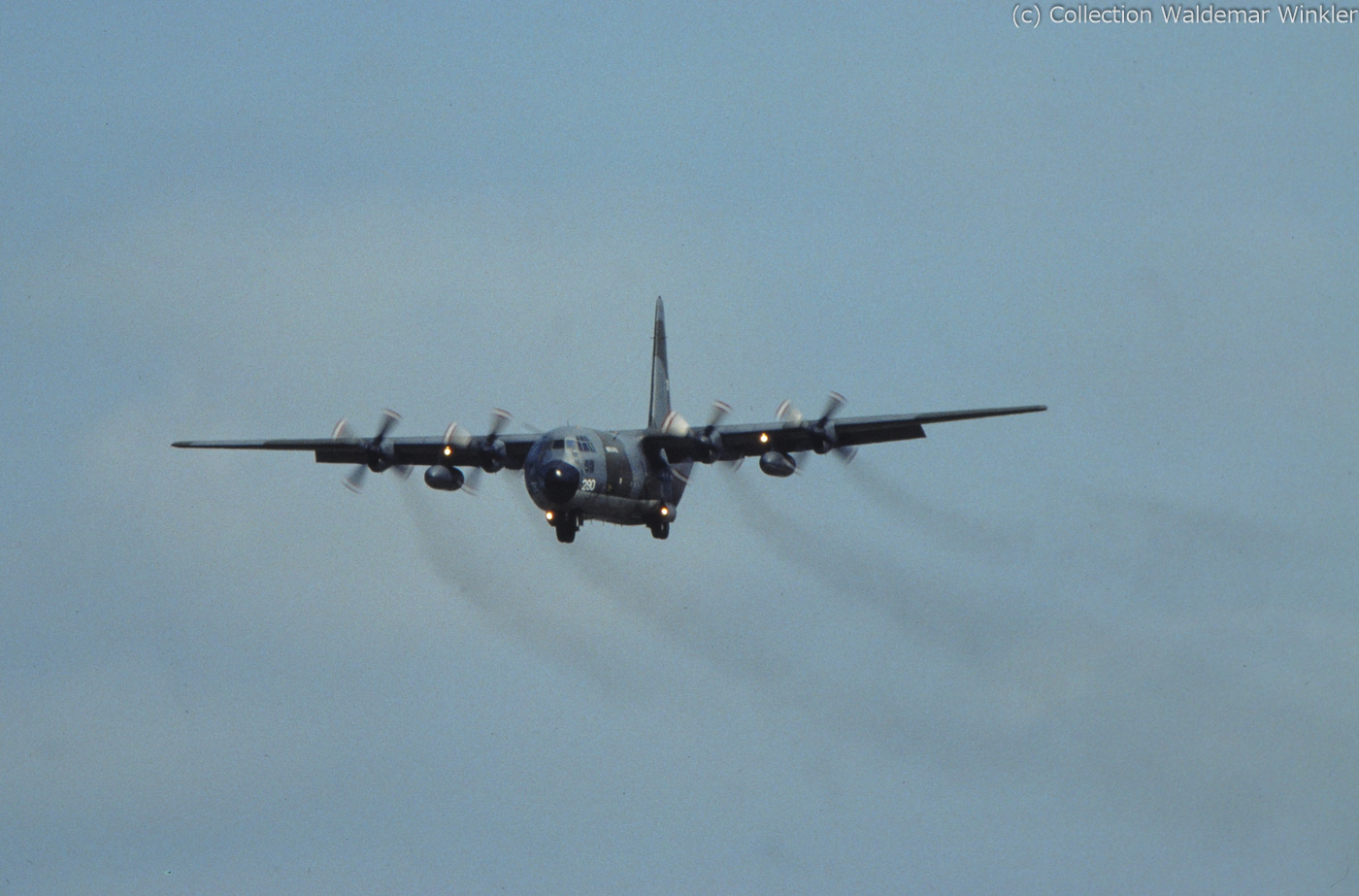 C-130_Hercules_DSC_2005.jpg