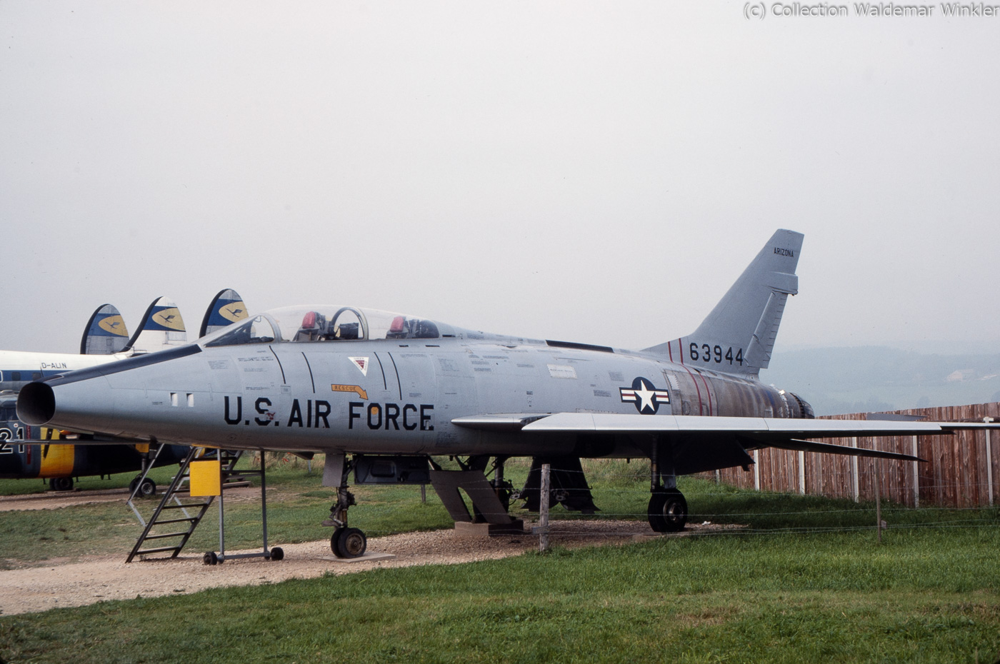 F-100_Super_Sabre_DSC_3112.jpg
