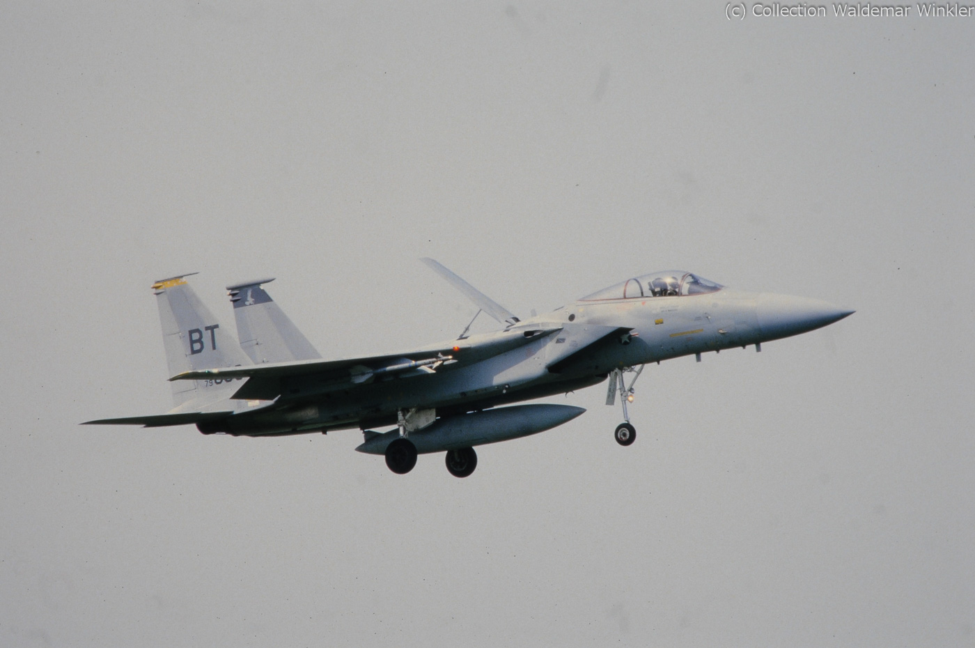 F-15A_Strike_Eagle_DSC_2890.jpg