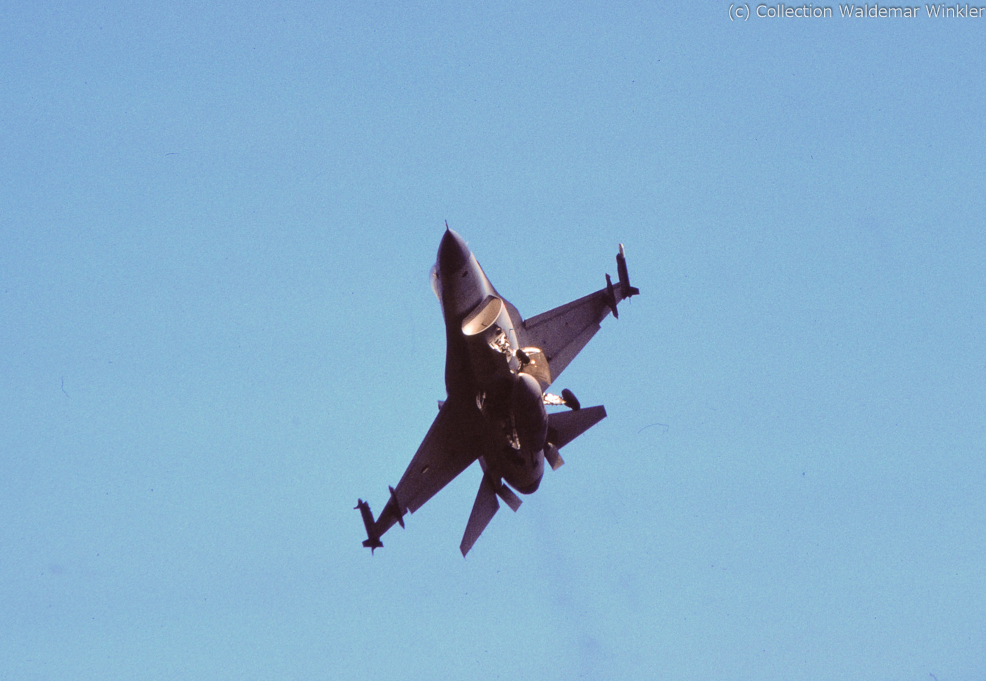F-16A_Fighting_Falcon_DSC_1551.jpg