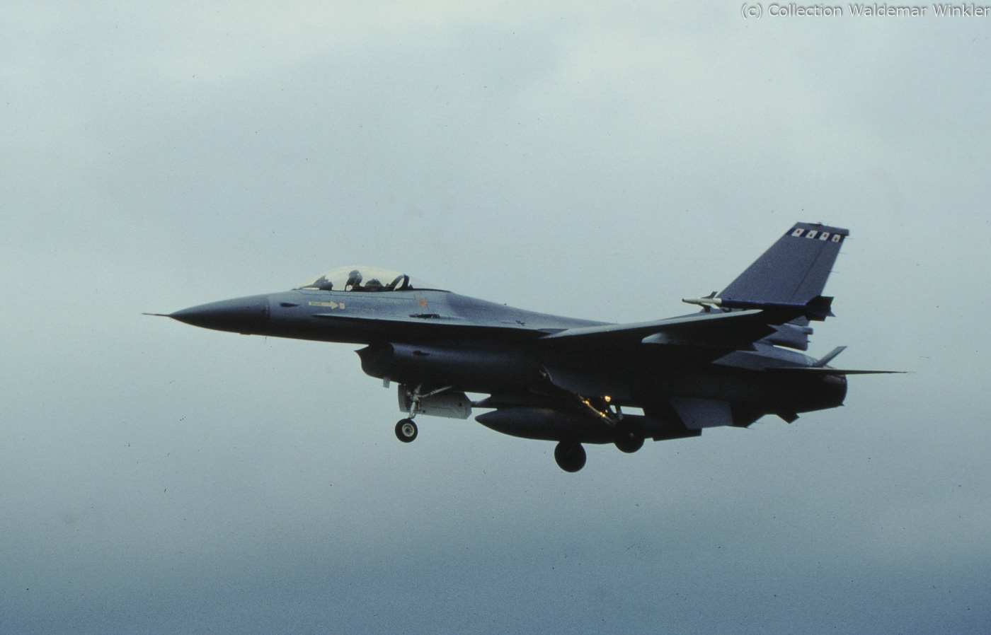 F-16A_Fighting_Falcon_DSC_1675.jpg