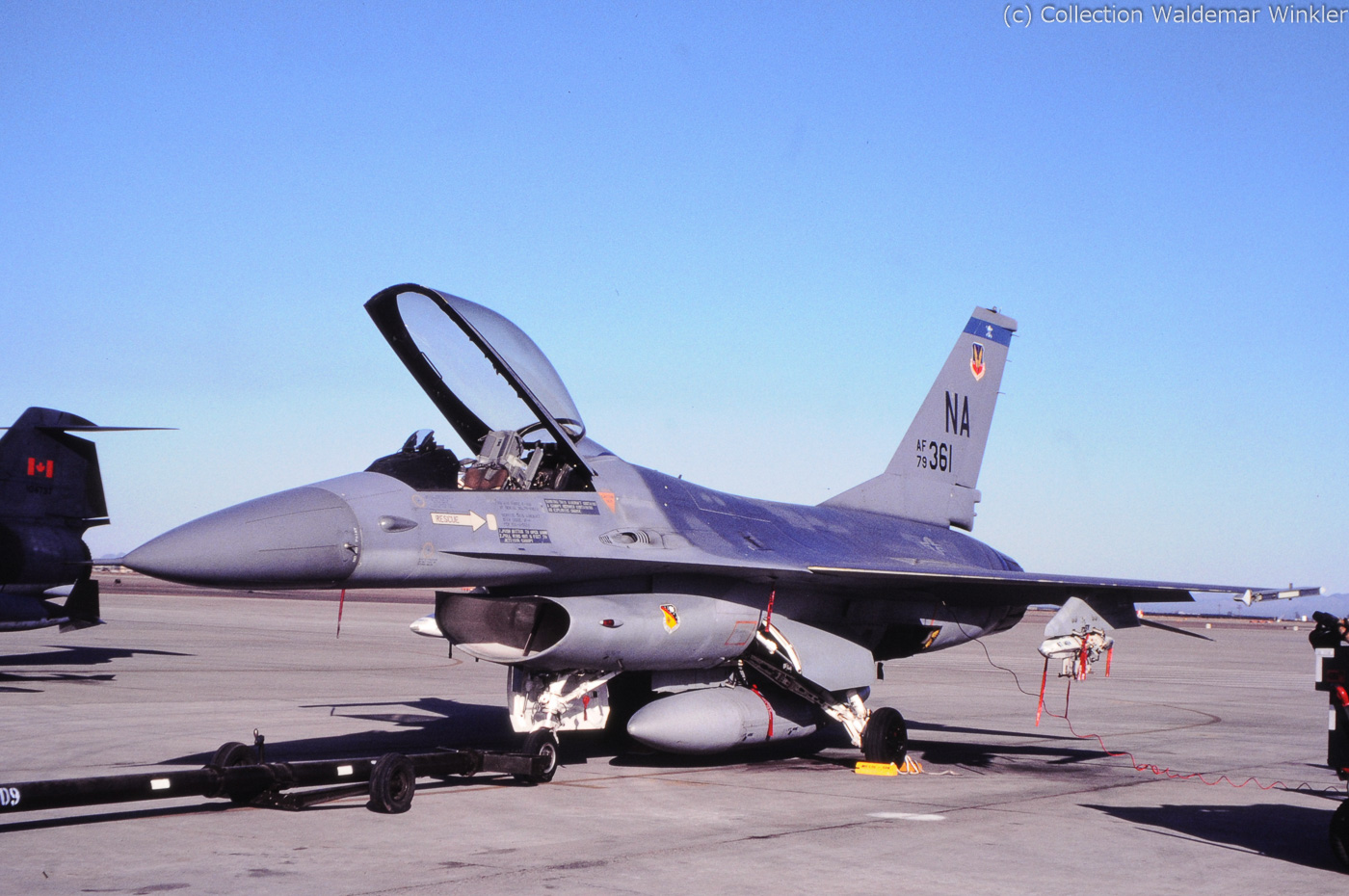 F-16A_Fighting_Falcon_DSC_2909.jpg