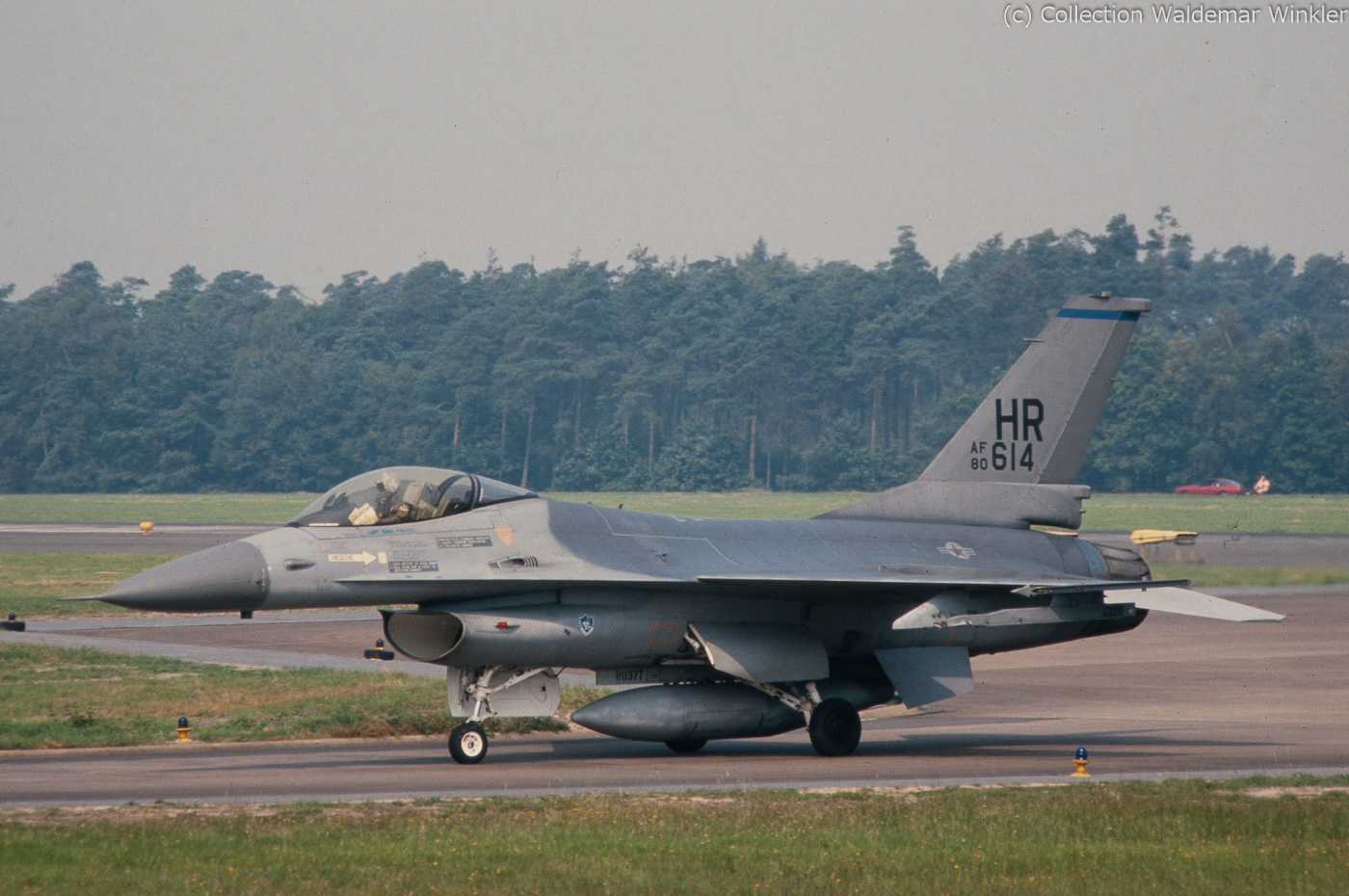 F-16A_Fighting_Falcon_DSC_3054.jpg