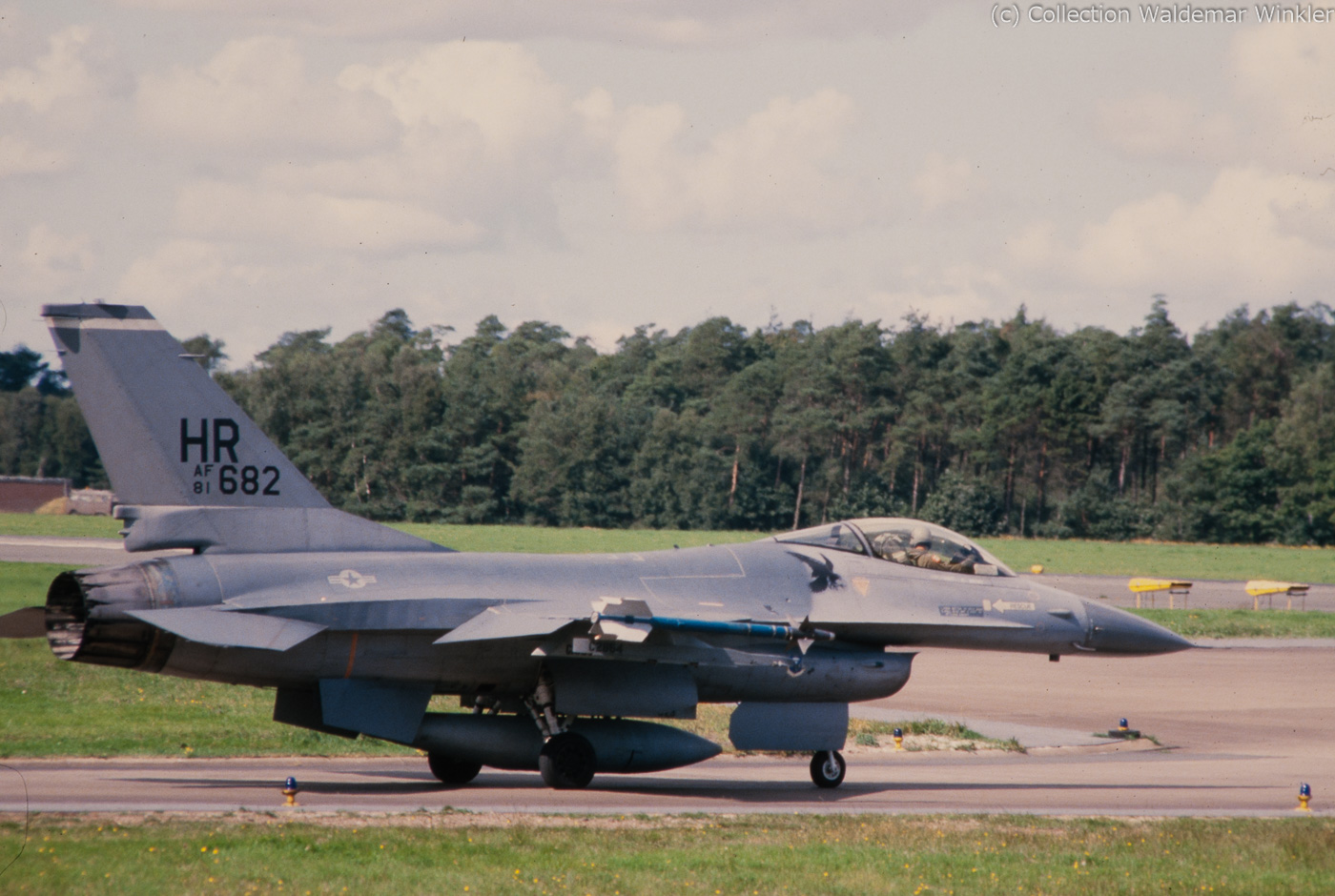 F-16A_Fighting_Falcon_DSC_3278.jpg