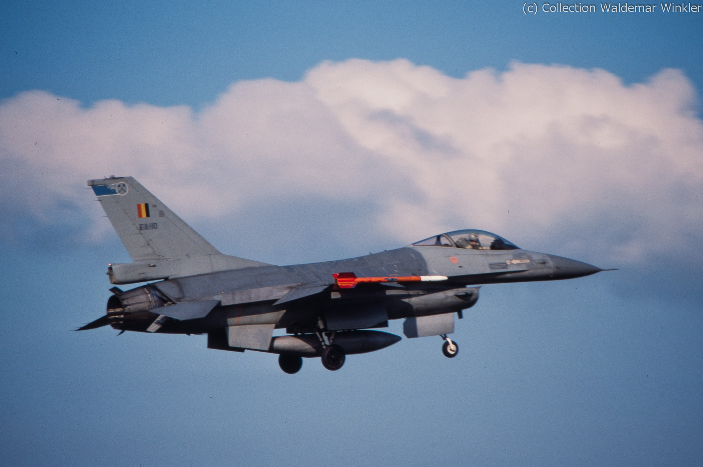 F-16A_Fighting_Falcon_DSC_3483.jpg