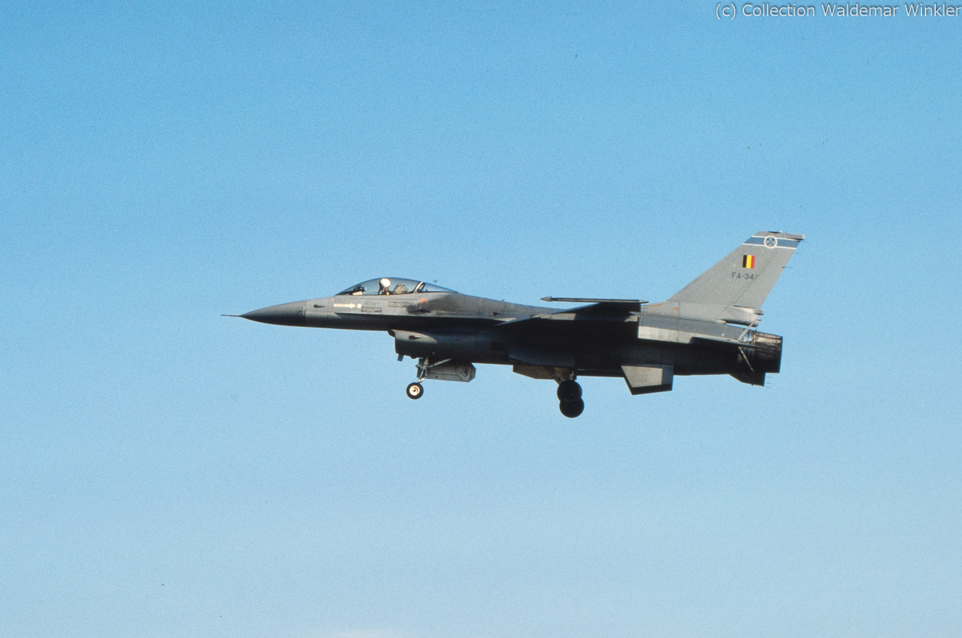 F-16A_Fighting_Falcon_DSC_3484.jpg